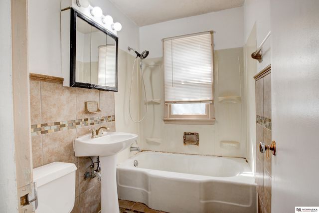 3514 N 36th Avenue, Omaha, NE 68111