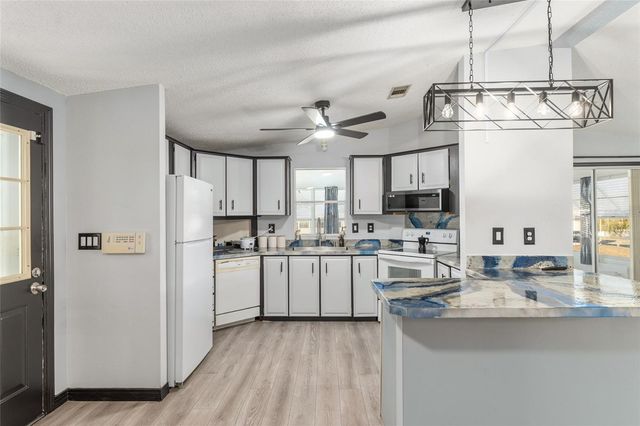 6832 NE 3RD PLACE, Ocala, FL 34470