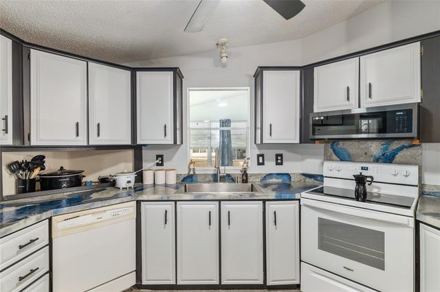 6832 NE 3RD PLACE, Ocala, FL 34470