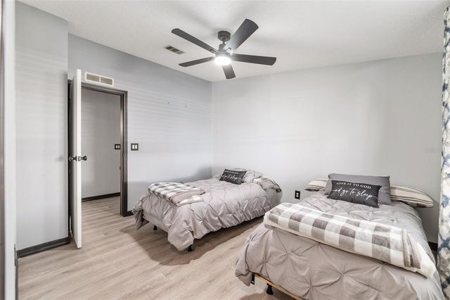 6832 NE 3RD PLACE, Ocala, FL 34470