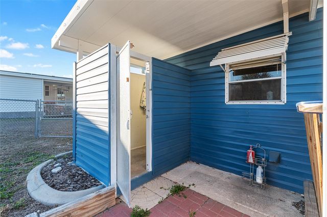 6832 NE 3RD PLACE, Ocala, FL 34470