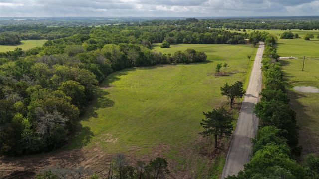 4 Baranowski Road, Brenham, TX 77833