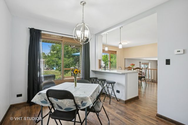 800 Cardinal Lane, Elk Grove Village, IL 60007