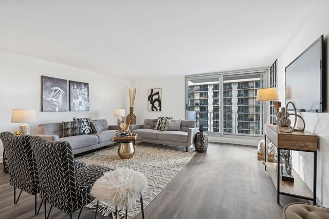 6033 N Sheridan Road 36G, Chicago, IL 60660