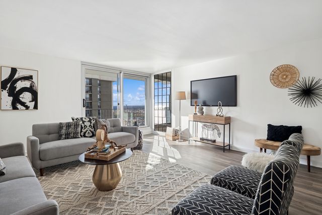 6033 N Sheridan Road 36G, Chicago, IL 60660