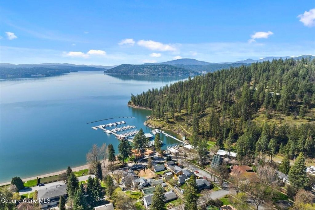 1107 E Lakeshore Dr, Coeur D'alene, ID 83814