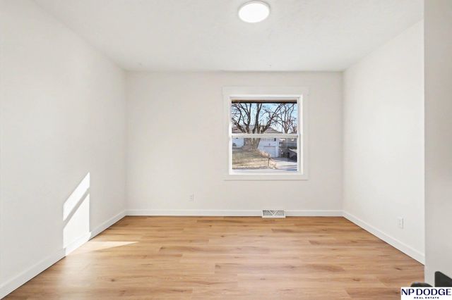 7718 Davis Circle, Omaha, NE 68134