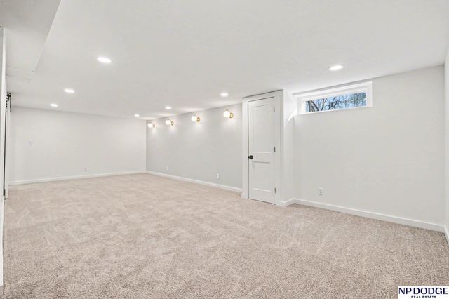 7718 Davis Circle, Omaha, NE 68134