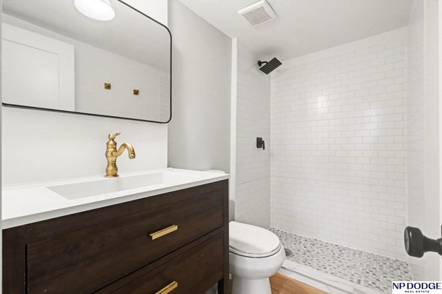 7718 Davis Circle, Omaha, NE 68134