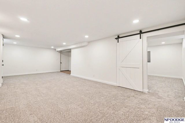 7718 Davis Circle, Omaha, NE 68134