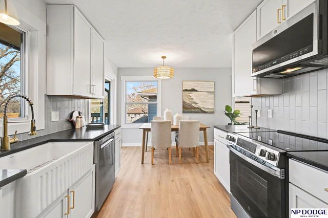 7718 Davis Circle, Omaha, NE 68134