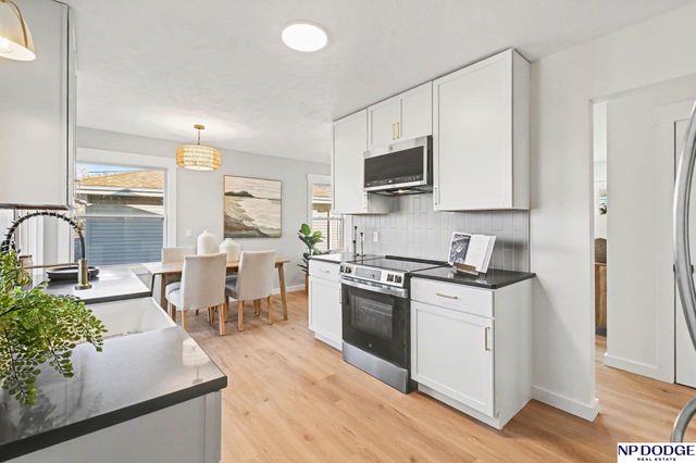 7718 Davis Circle, Omaha, NE 68134