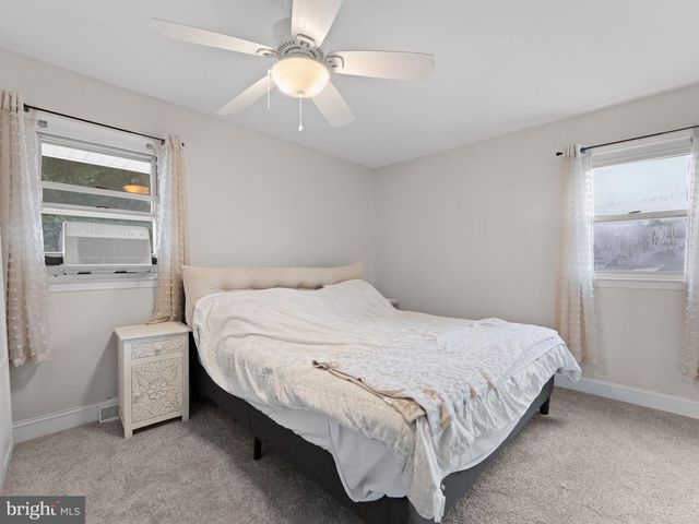 5 TRINITY PL, Barrington, NJ 08007