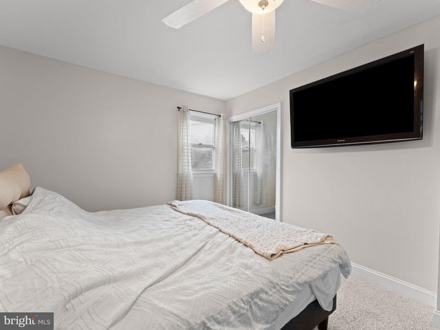 5 TRINITY PL, Barrington, NJ 08007