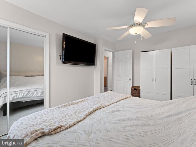 5 TRINITY PL, Barrington, NJ 08007