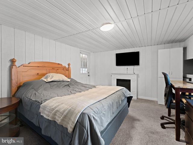 5 TRINITY PL, Barrington, NJ 08007