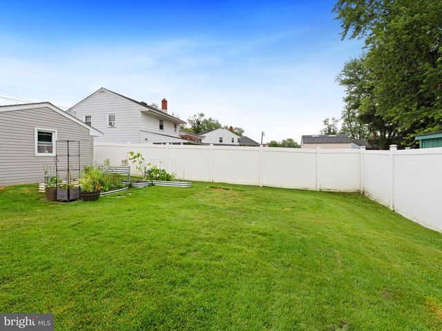 5 TRINITY PL, Barrington, NJ 08007