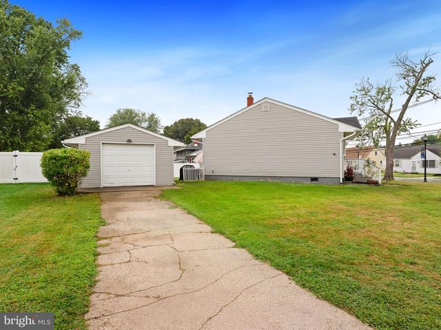 5 TRINITY PL, Barrington, NJ 08007