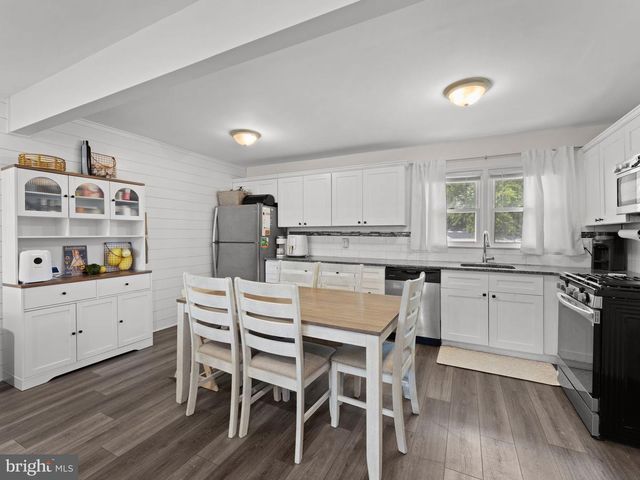 5 TRINITY PL, Barrington, NJ 08007