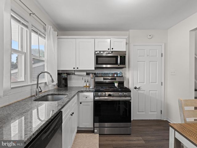 5 TRINITY PL, Barrington, NJ 08007