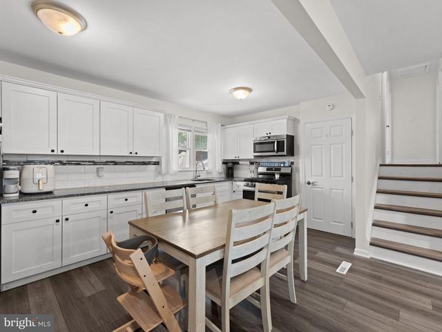 5 TRINITY PL, Barrington, NJ 08007