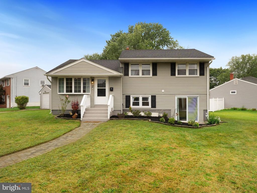 5 TRINITY PL, Barrington, NJ 08007