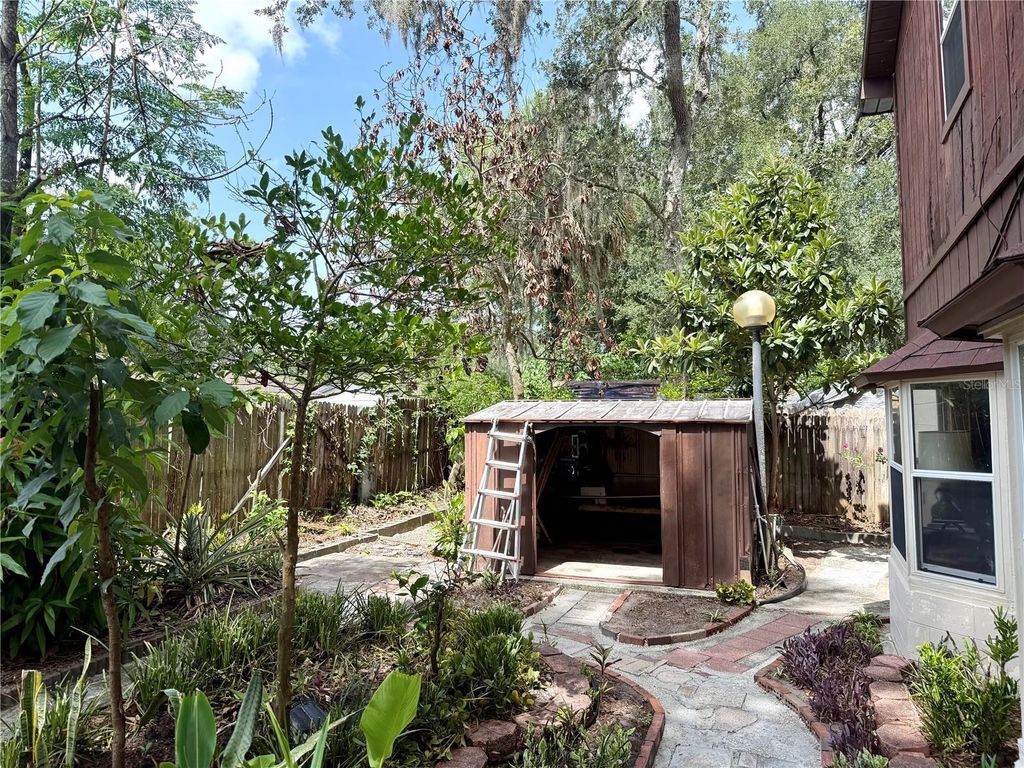 Image 11 of property listing at 5832 ELON DRIVE, Orlando, FL 32808