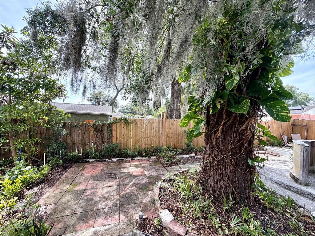Image 12 of property listing at 5832 ELON DRIVE, Orlando, FL 32808
