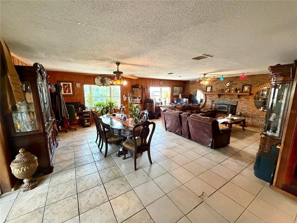 Image 14 of property listing at 5832 ELON DRIVE, Orlando, FL 32808