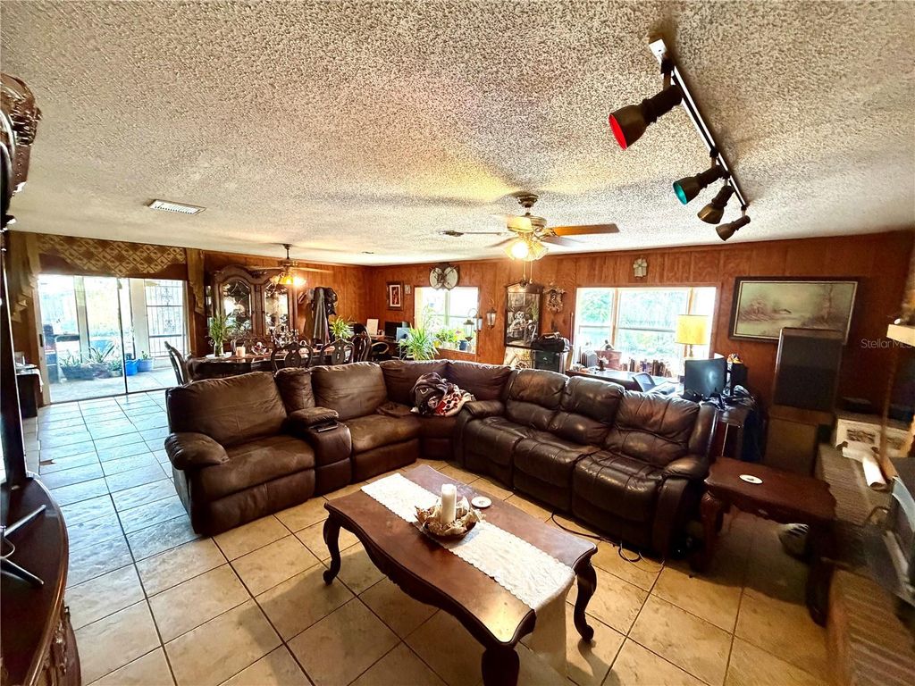 Image 16 of property listing at 5832 ELON DRIVE, Orlando, FL 32808