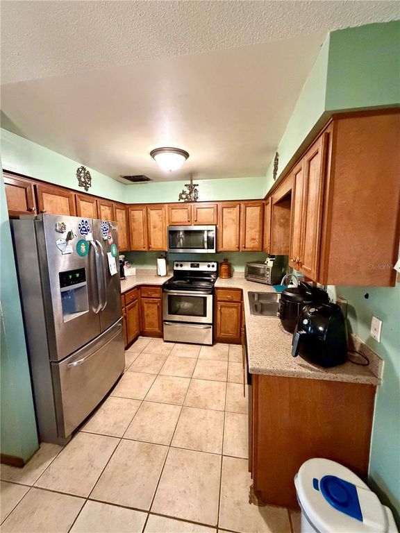 Image 17 of property listing at 5832 ELON DRIVE, Orlando, FL 32808