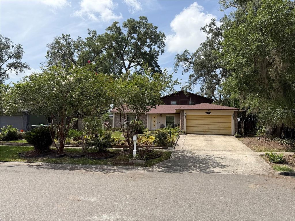 Image 3 of property listing at 5832 ELON DRIVE, Orlando, FL 32808