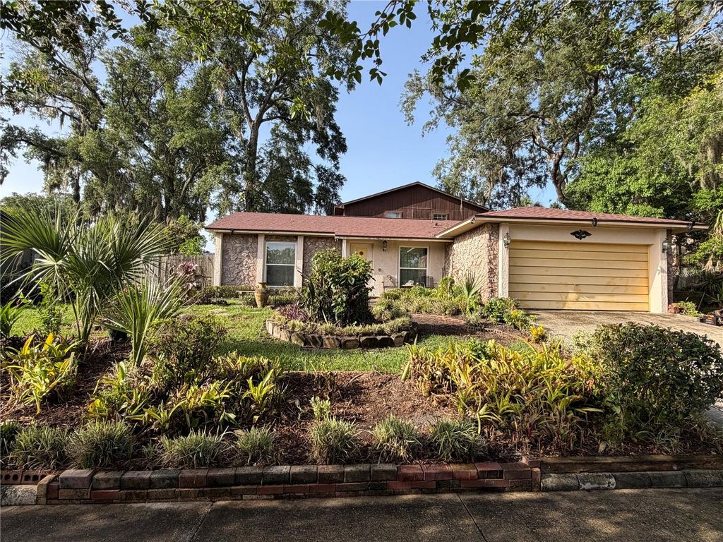 Image 5 of property listing at 5832 ELON DRIVE, Orlando, FL 32808