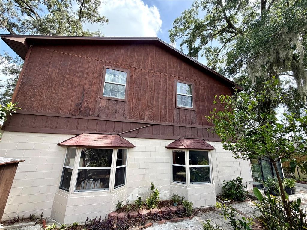 Image 6 of property listing at 5832 ELON DRIVE, Orlando, FL 32808