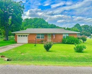 105 E North Street, Aubrey, TX 76227