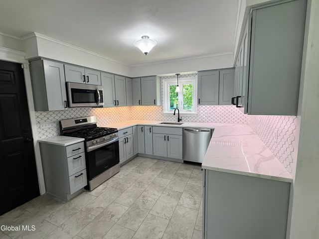 132 Birch Lane, Glenville, NY 12302