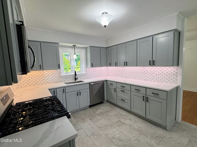 132 Birch Lane, Glenville, NY 12302