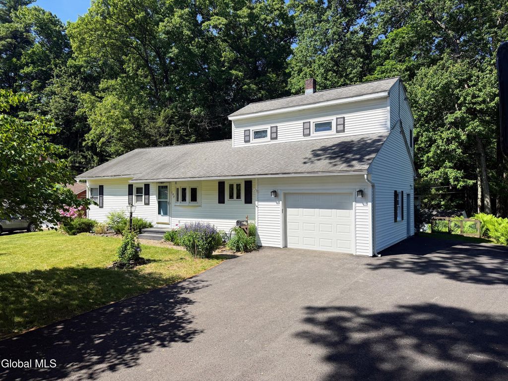 132 Birch Lane, Glenville, NY 12302