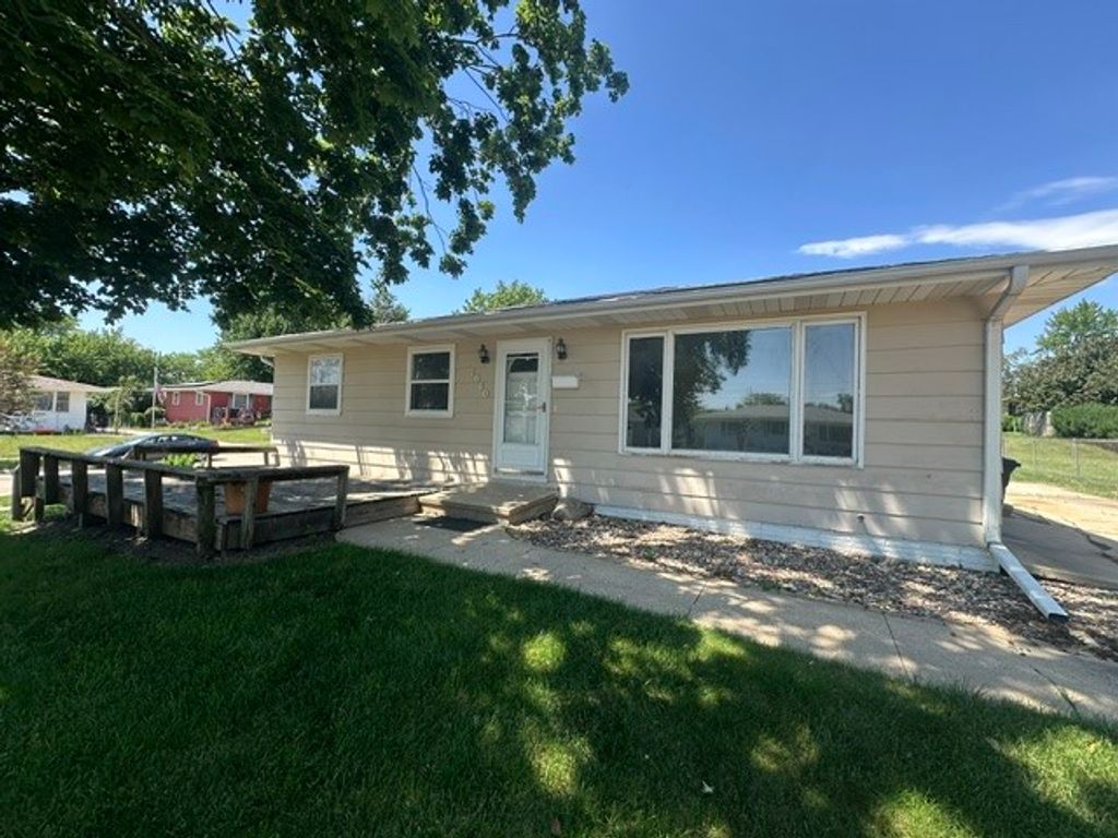 1640 Daleview Drive, Marion, IA 52302