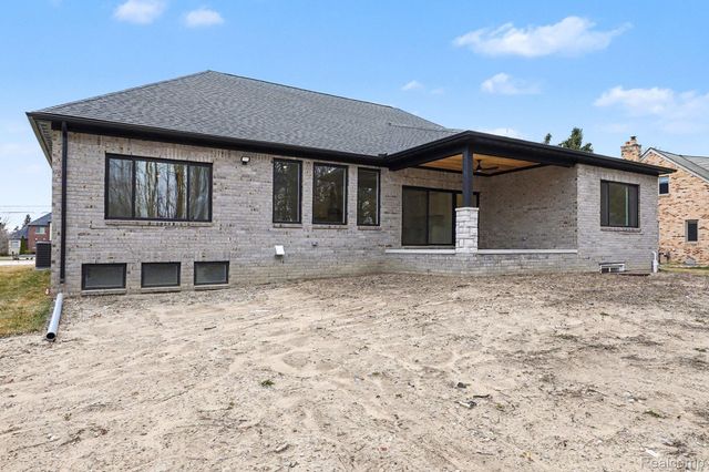 55420 Jewell Road, Shelby Charter Township, MI 48315