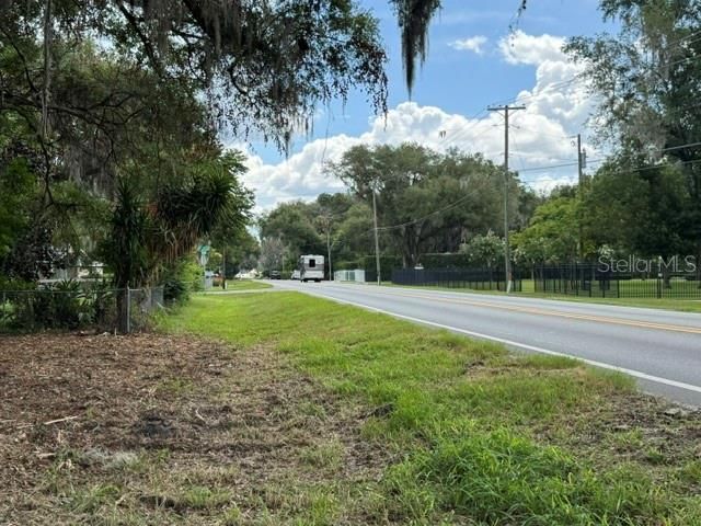 E HWY 25, Ocklawaha, FL 32179