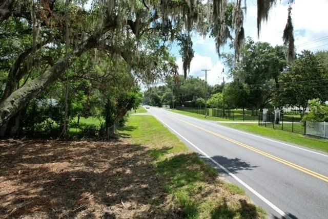 E HWY 25, Ocklawaha, FL 32179