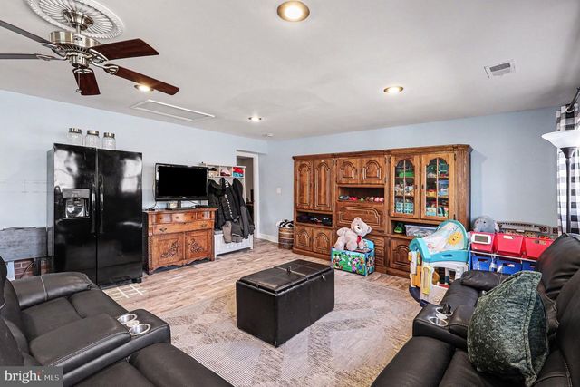 7409 LAKE DR, Manassas, VA 20111