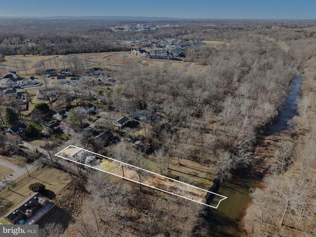 7409 LAKE DR, Manassas, VA 20111