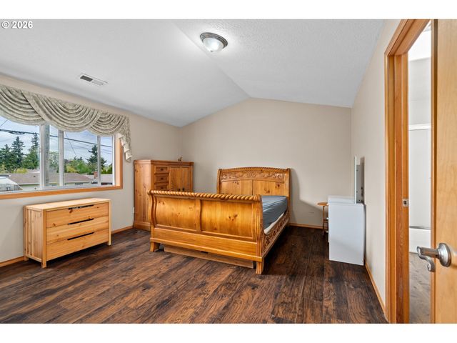 6608 Se OGDEN St, Portland, OR 97206