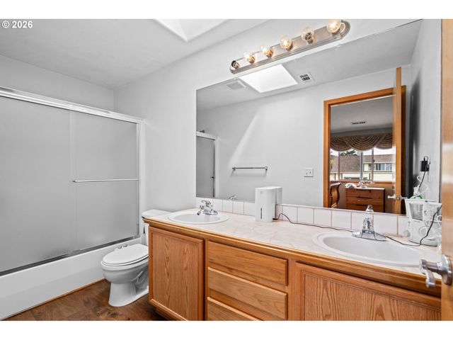 6608 Se OGDEN St, Portland, OR 97206