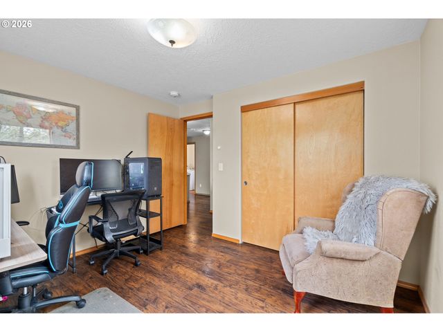 6608 Se OGDEN St, Portland, OR 97206