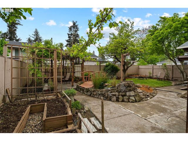 6608 Se OGDEN St, Portland, OR 97206