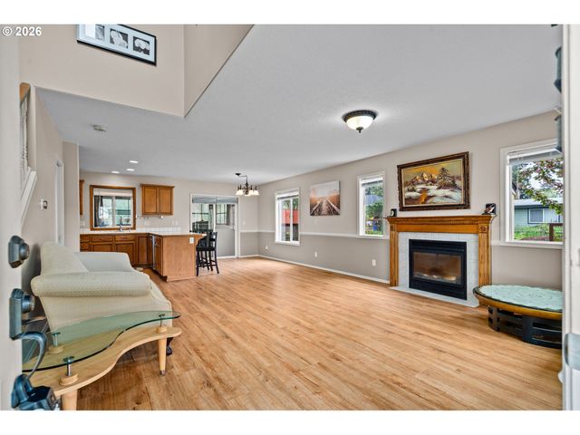 6608 Se OGDEN St, Portland, OR 97206