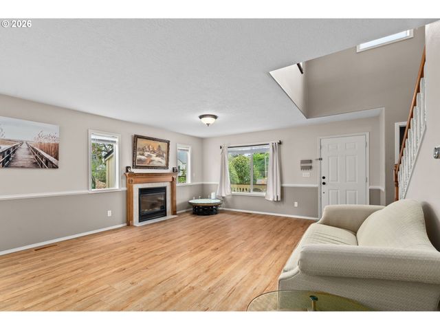 6608 Se OGDEN St, Portland, OR 97206